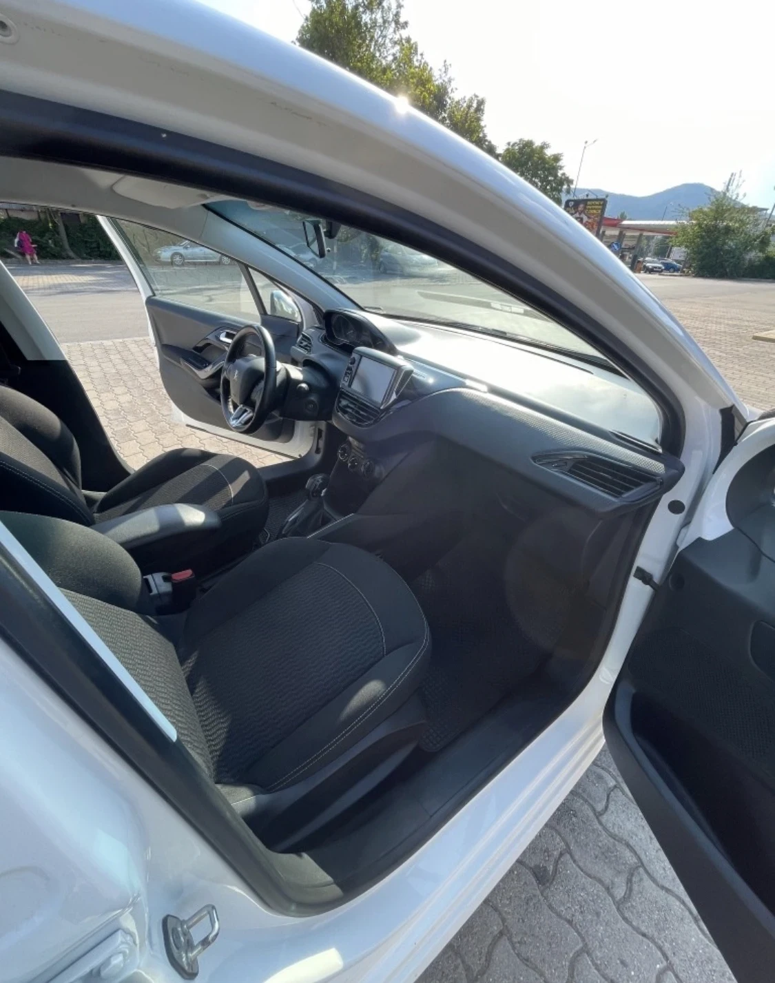 Peugeot 208  - изображение 6