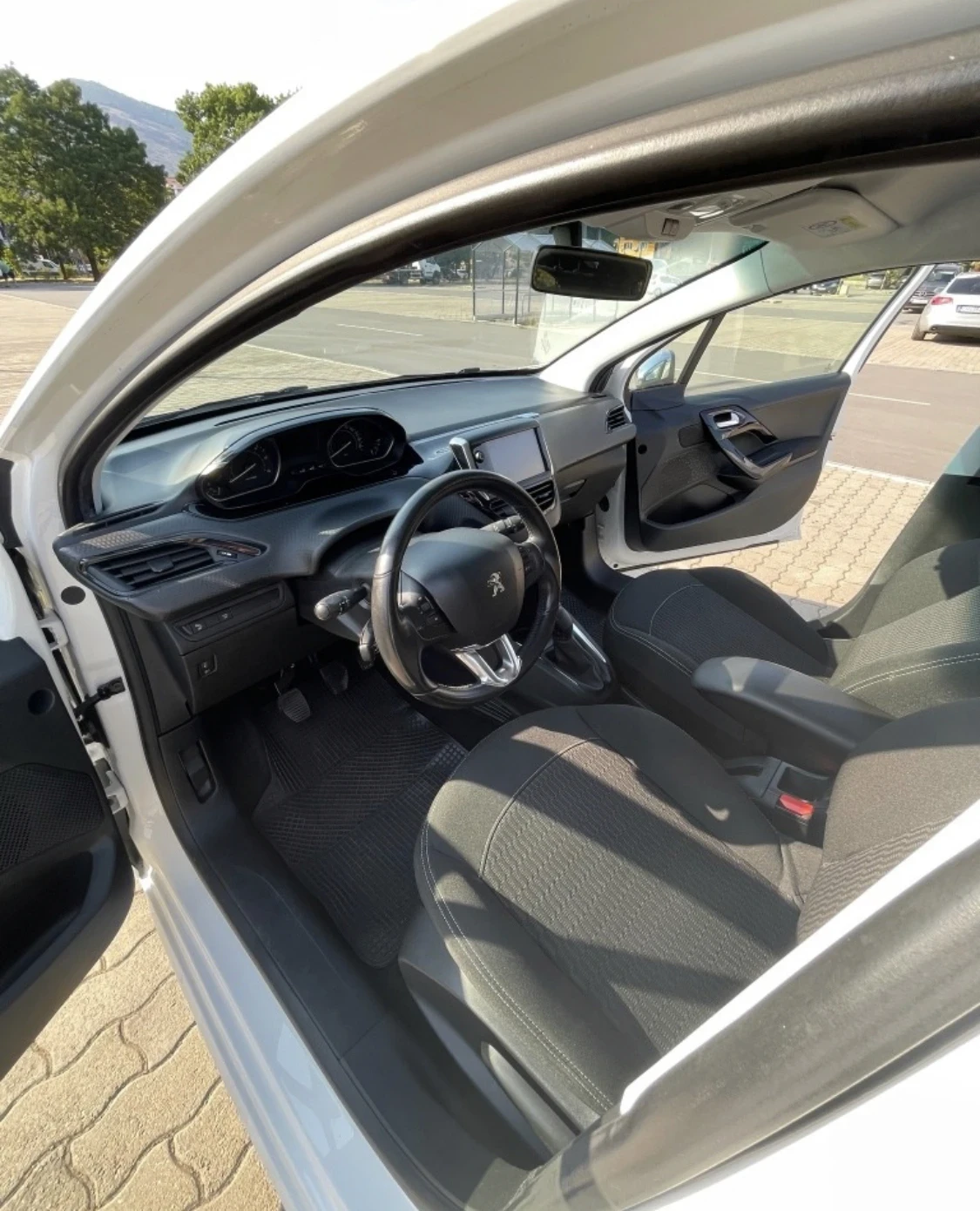 Peugeot 208  - изображение 9