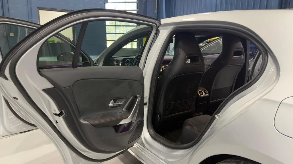 Mercedes-Benz A 250 4MATIC Hatchback* АвтоКредит* (Цена до БГ) , снимка 12 - Автомобили и джипове - 54227366