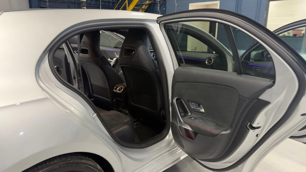 Mercedes-Benz A 250 4MATIC Hatchback* АвтоКредит* (Цена до БГ) , снимка 11 - Автомобили и джипове - 54227366