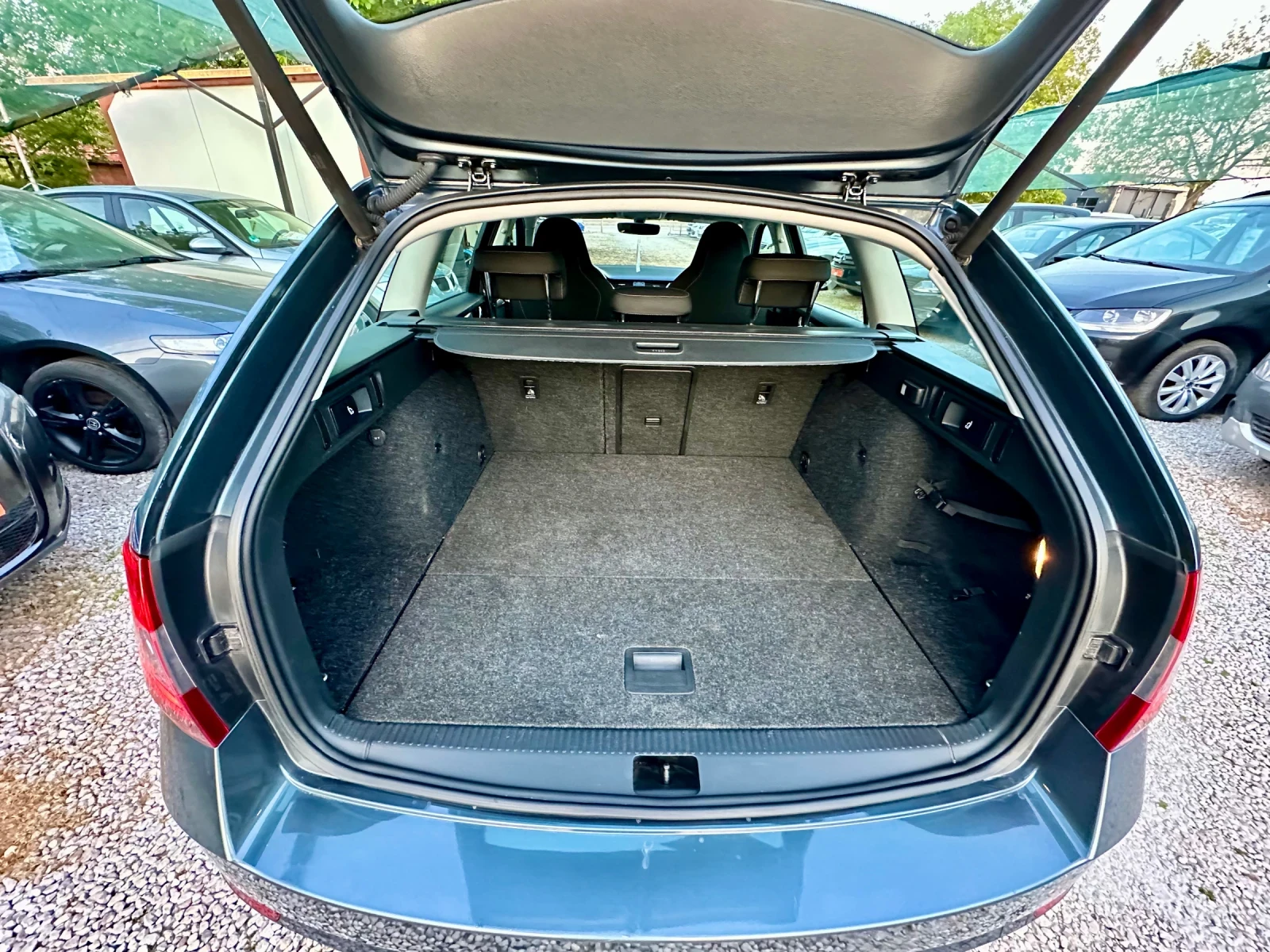 Skoda Octavia 2.0 TDI, снимка 15 - Автомобили и джипове - 54445128