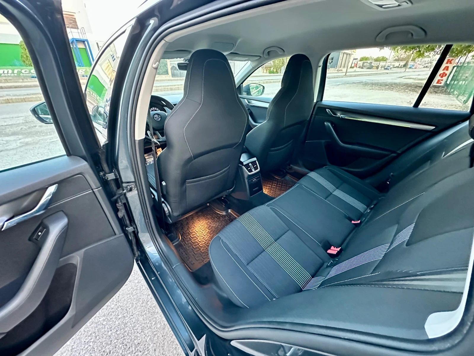 Skoda Octavia 2.0 TDI, снимка 13 - Автомобили и джипове - 54445128