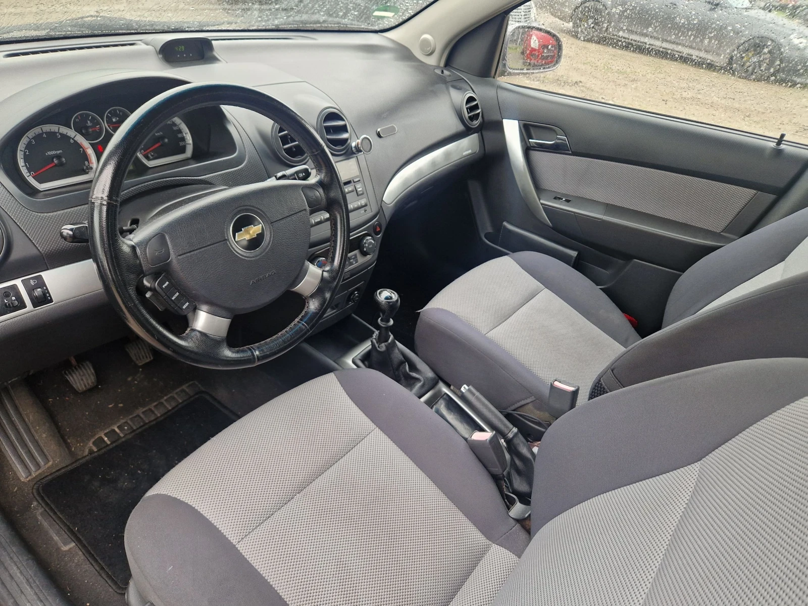 Chevrolet Aveo 1.4i klimatik, снимка 11 - Автомобили и джипове - 54522996