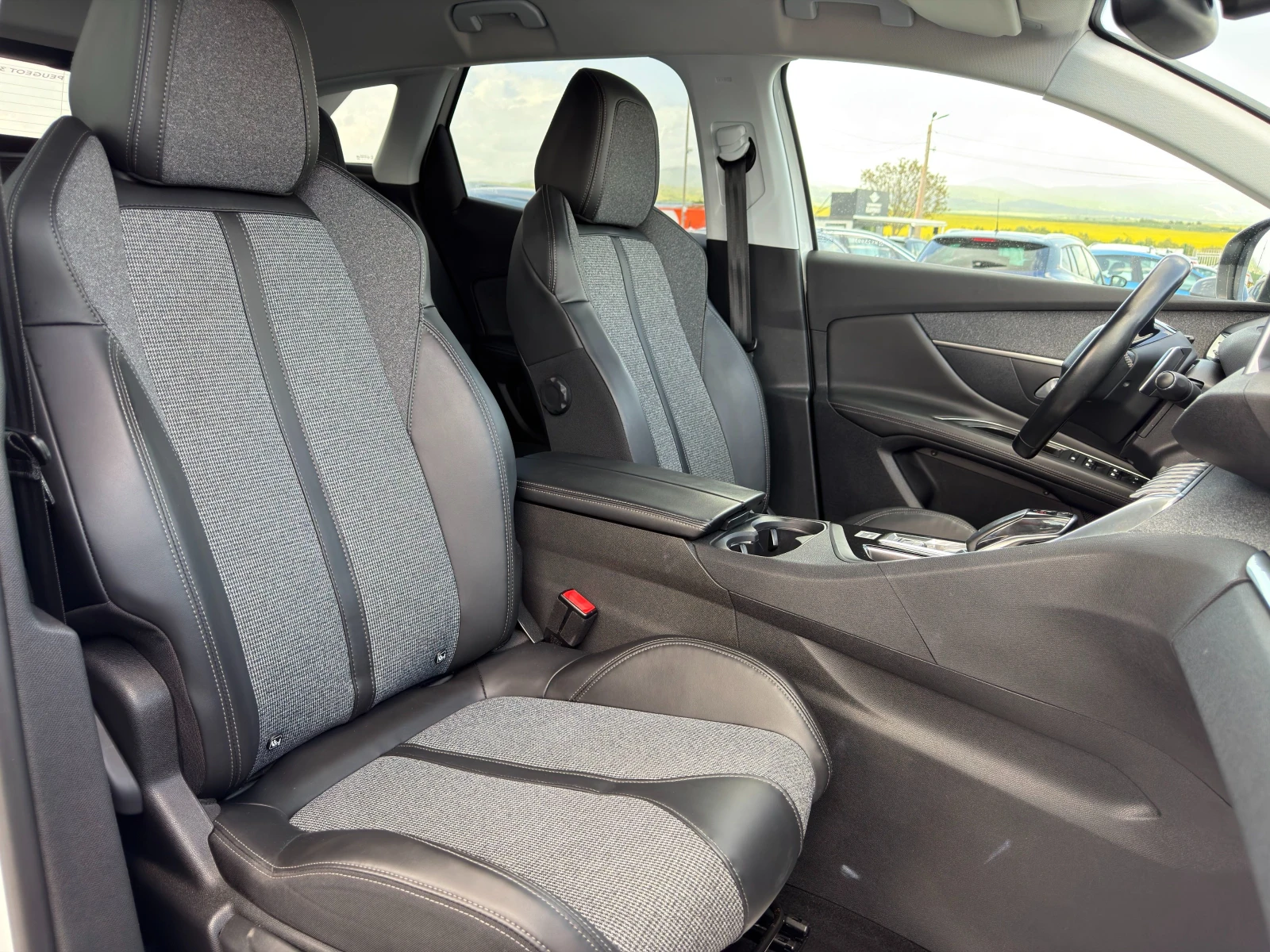 Peugeot 3008 1.6HDI/ALLURE/Bi-TONE/148000km, снимка 8 - Автомобили и джипове - 54542101