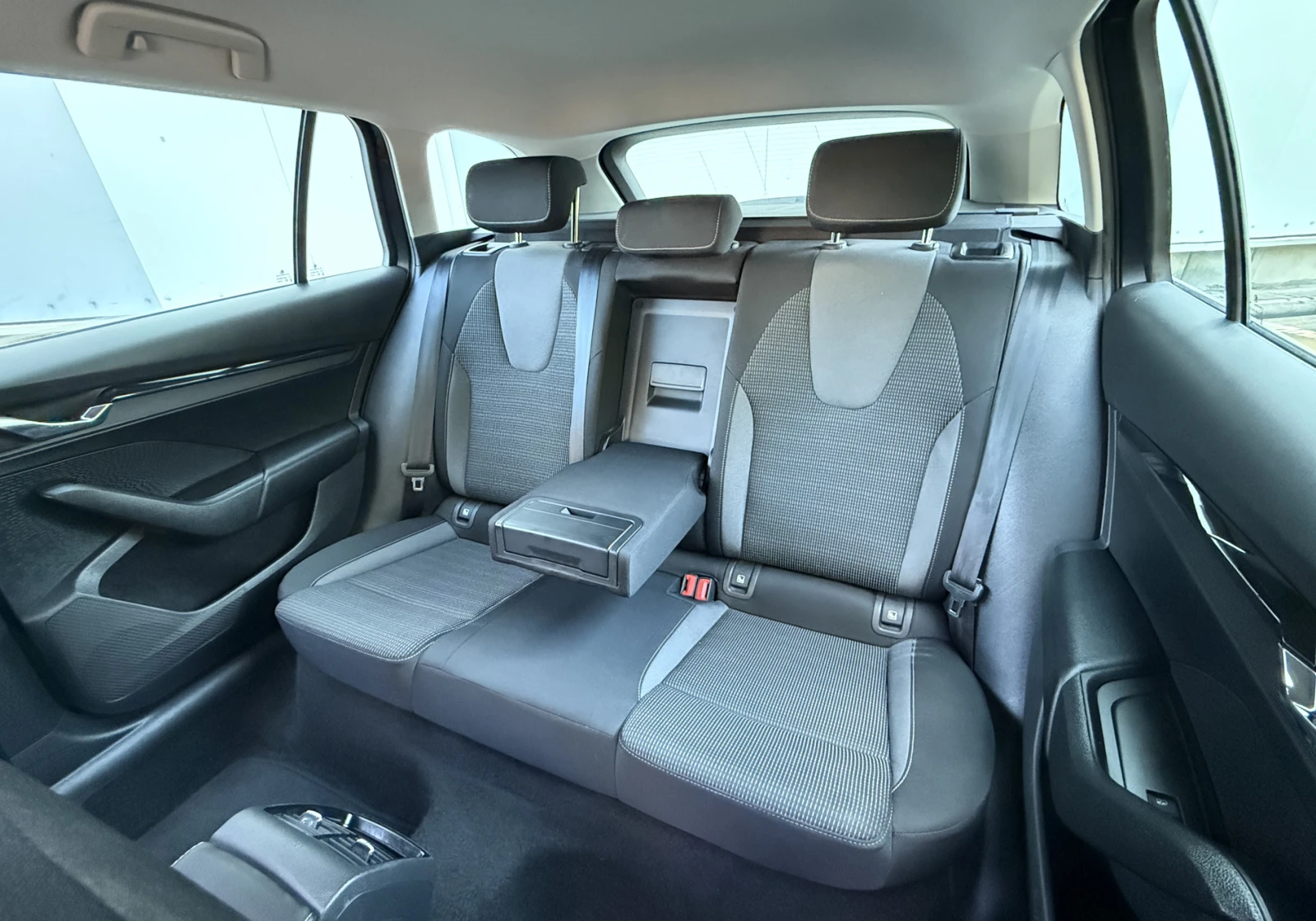 Skoda Octavia 1.5 TSI e-TEC DSG, снимка 13 - Автомобили и джипове - 55544026