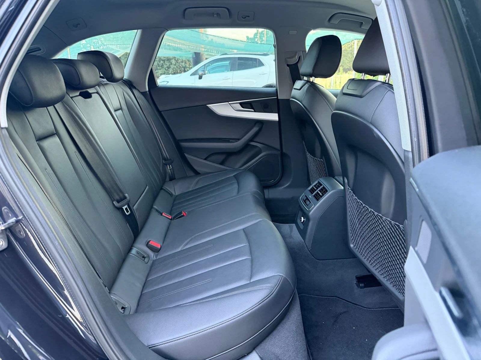 Audi A4 Avant 2.0TDI S-Tronic, снимка 15 - Автомобили и джипове - 55743393