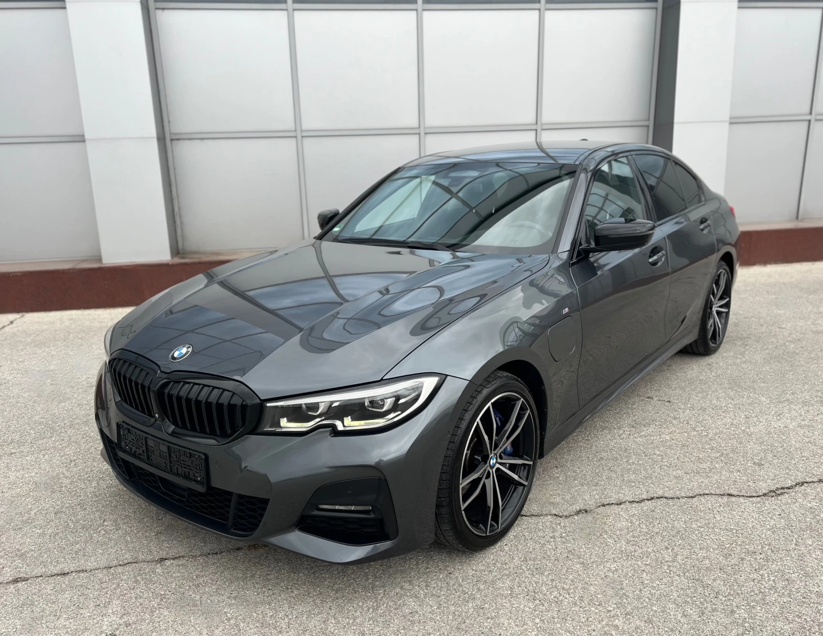 BMW 330 330e M Sport  SEDAN