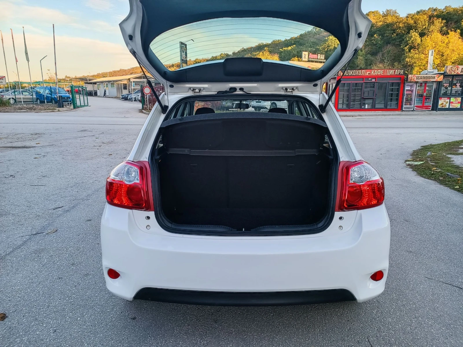 Toyota Auris 1.6i-132��-���������-�����-6��-FACELIFT | Mobile.bg � ����������� 5