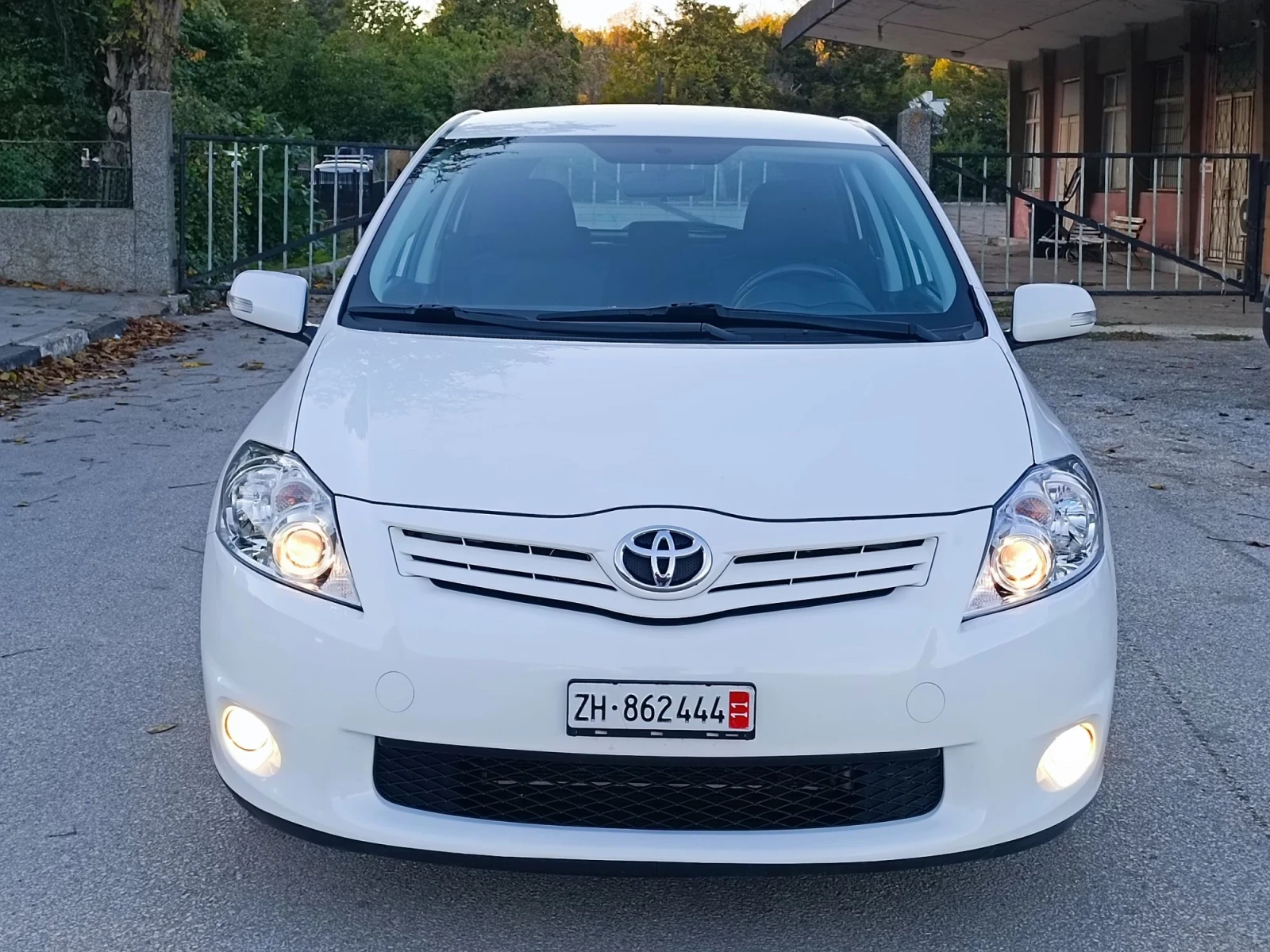 Toyota Auris 1.6i-132кс-ШВЕЙЦАРИЯ-РЪЧКА-6ск-FACELIFT