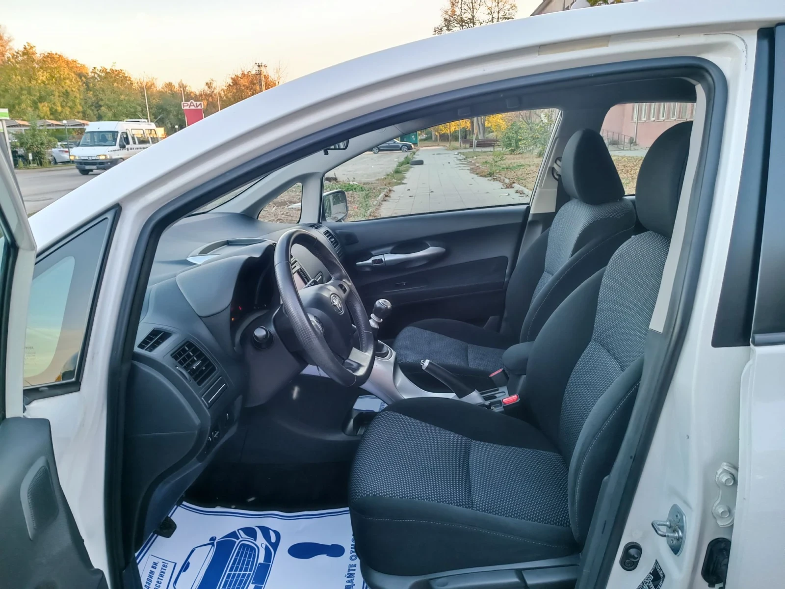 Toyota Auris 1.6i-132��-���������-�����-6��-FACELIFT | Mobile.bg � ����������� 9