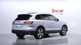 VW Touareg 3.0 TDI* BLIND SPOT* ЕЛ. БАГАЖНИК* ЛЮК* КРАЙНА ЦЕН, снимка 2