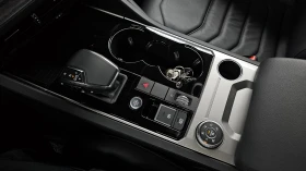 VW Touareg 3.0 TDI* BLIND SPOT* ЕЛ. БАГАЖНИК* ЛЮК* КРАЙНА ЦЕН, снимка 9