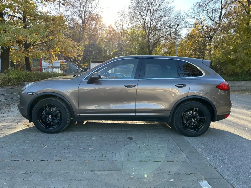 Porsche Cayenne 3.0/CARPLAY/BOSE/KEYLESS/PANO/ВЪЗДУХ, снимка 2 - Автомобили и джипове - 48302300