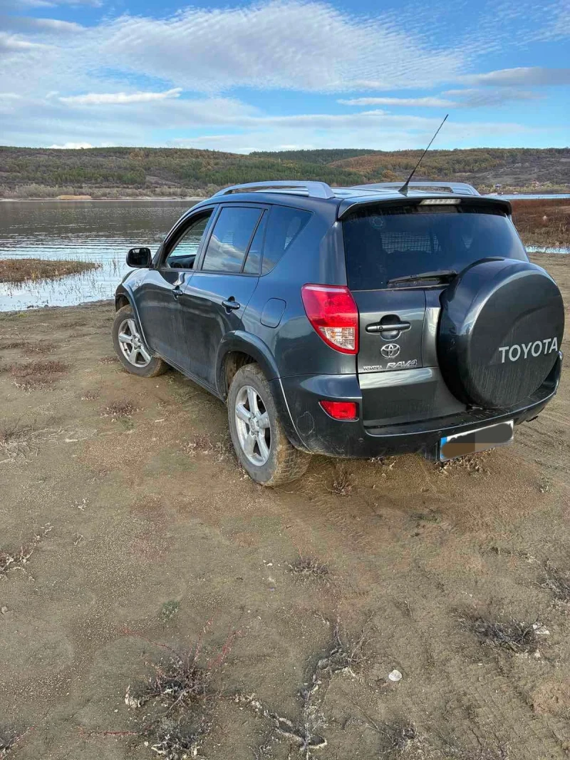 Toyota Rav4 2.2 DCAT, снимка 3 - Автомобили и джипове - 52317162