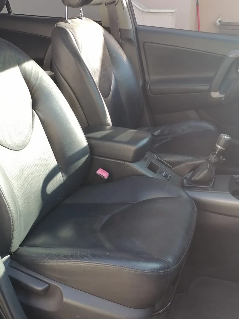 Toyota Rav4 2.2 DCAT, снимка 9 - Автомобили и джипове - 52317162