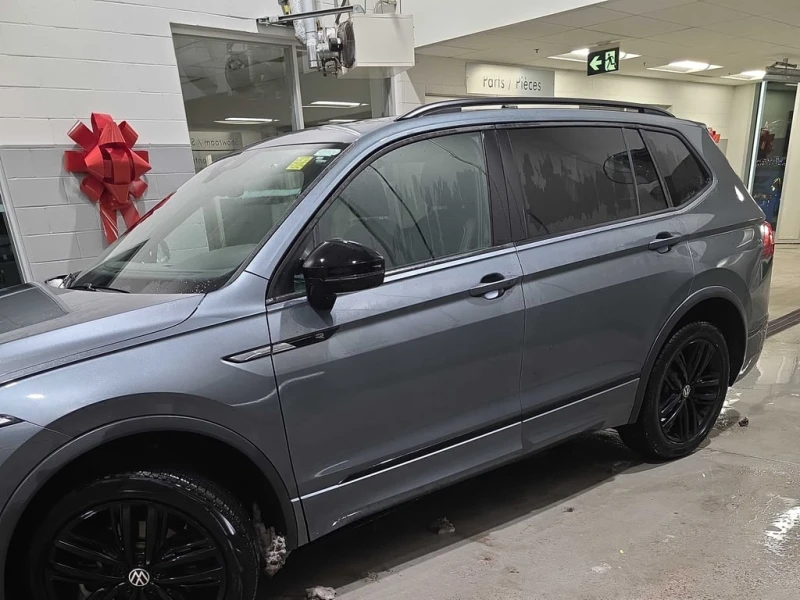 VW Tiguan * Comfortline R Line Black Edition * CARFAX * БЕЗ , снимка 2 - Автомобили и джипове - 52825238