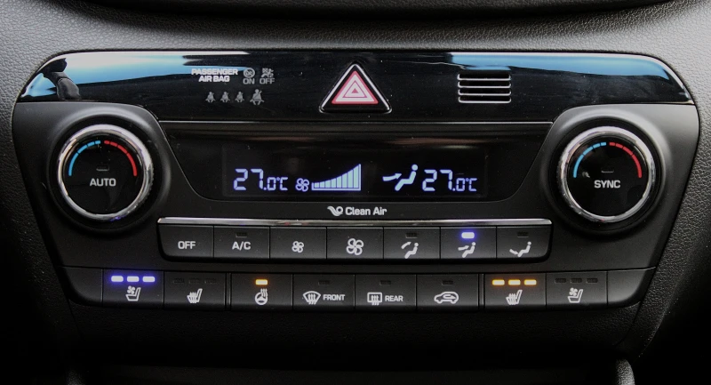 Hyundai Tucson 2.0CRDI/4x4/DISTRONIC/KAMERA/PANORAMA/TOP, снимка 13 - Автомобили и джипове - 53224747