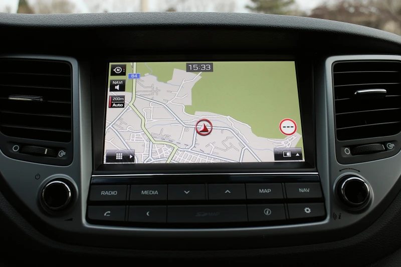 Hyundai Tucson 2.0CRDI/4x4/DISTRONIC/KAMERA/PANORAMA/TOP, снимка 16 - Автомобили и джипове - 53224747