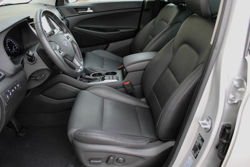 Hyundai Tucson 2.0CRDI/4x4/DISTRONIC/KAMERA/PANORAMA/TOP, снимка 7 - Автомобили и джипове - 53224747