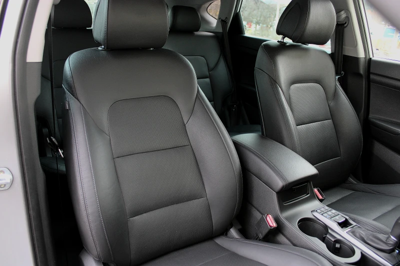 Hyundai Tucson 2.0CRDI/4x4/DISTRONIC/KAMERA/PANORAMA/TOP, снимка 9 - Автомобили и джипове - 53224747