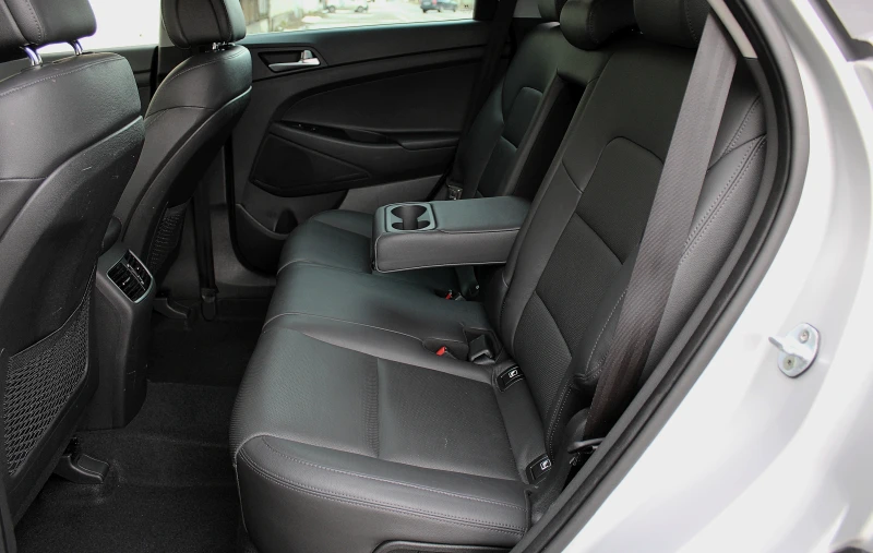 Hyundai Tucson 2.0CRDI/4x4/DISTRONIC/KAMERA/PANORAMA/TOP, снимка 10 - Автомобили и джипове - 53224747