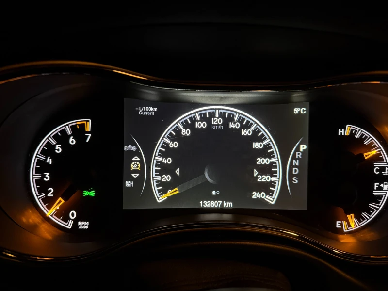 Jeep Grand cherokee Overland, снимка 15 - Автомобили и джипове - 53470576