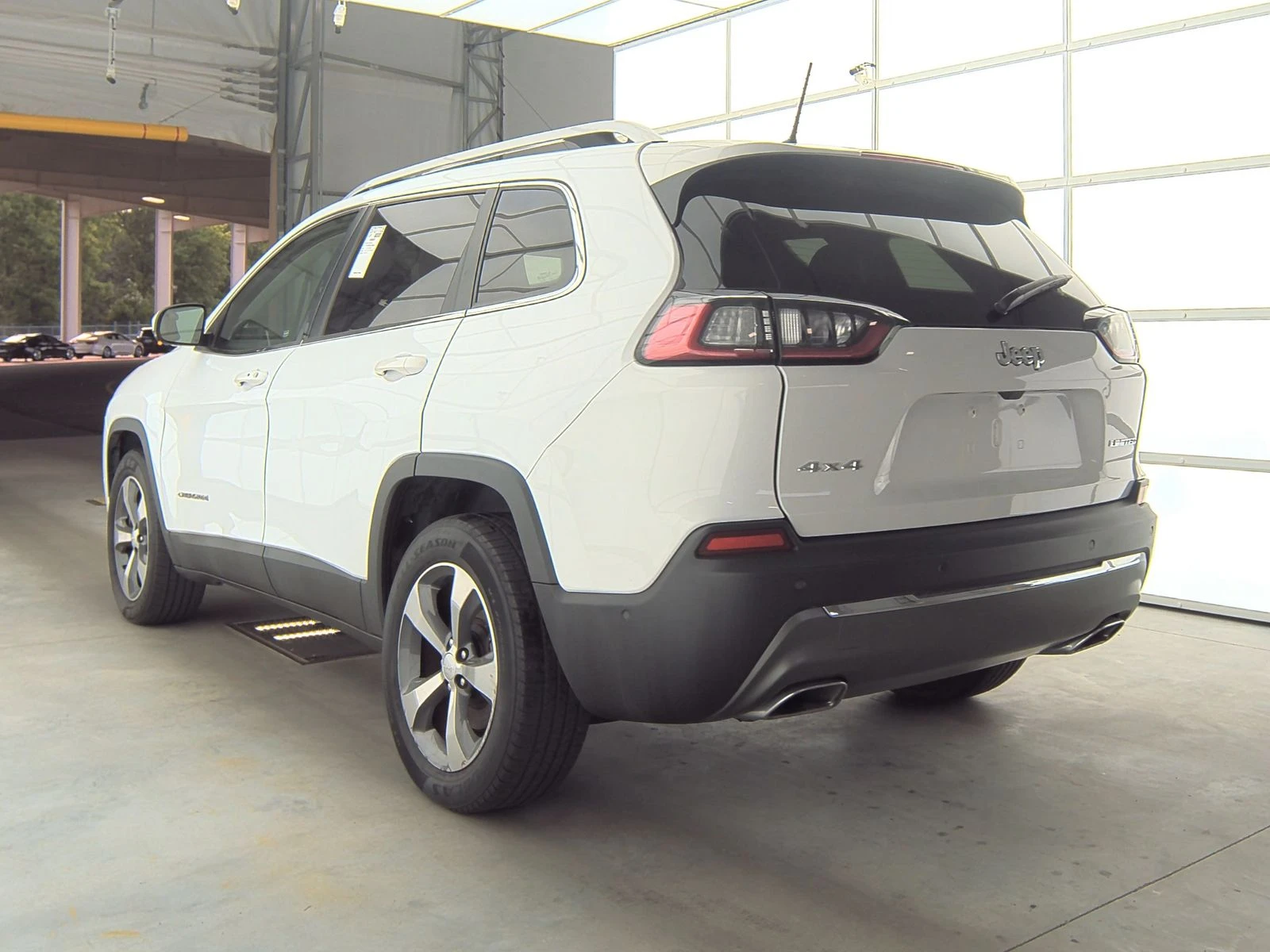Jeep Cherokee CARFAX* ОПЦИЯ ЗА ФИНАНСИРАНЕ*  - изображение 4