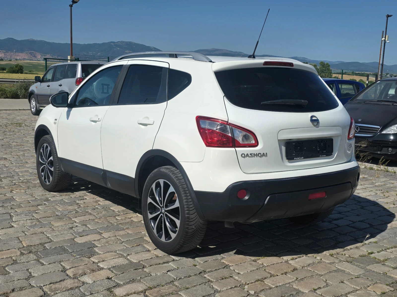 Nissan Qashqai 1.6DCI 131кс 4х4 Panorama Camera Navi EURO 5 - изображение 7