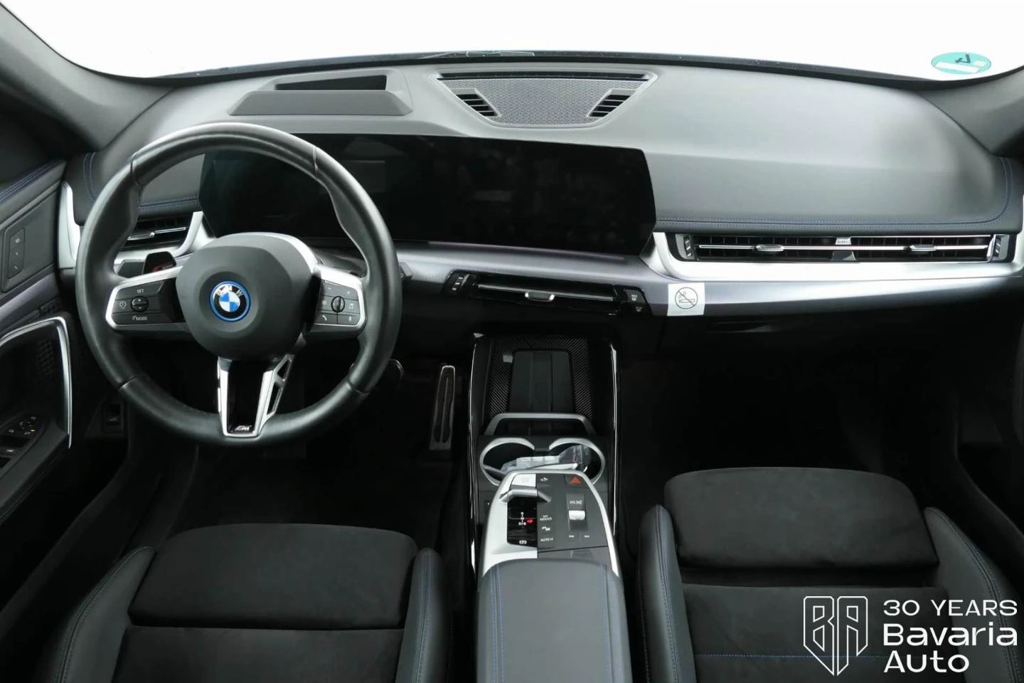 BMW iX1 30 xDrive M Sport Paket - изображение 6