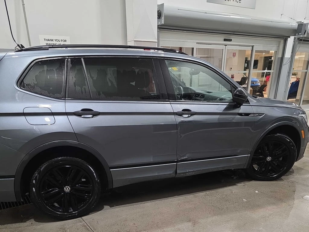 VW Tiguan * Comfortline R Line Black Edition * CARFAX * БЕЗ  - изображение 3