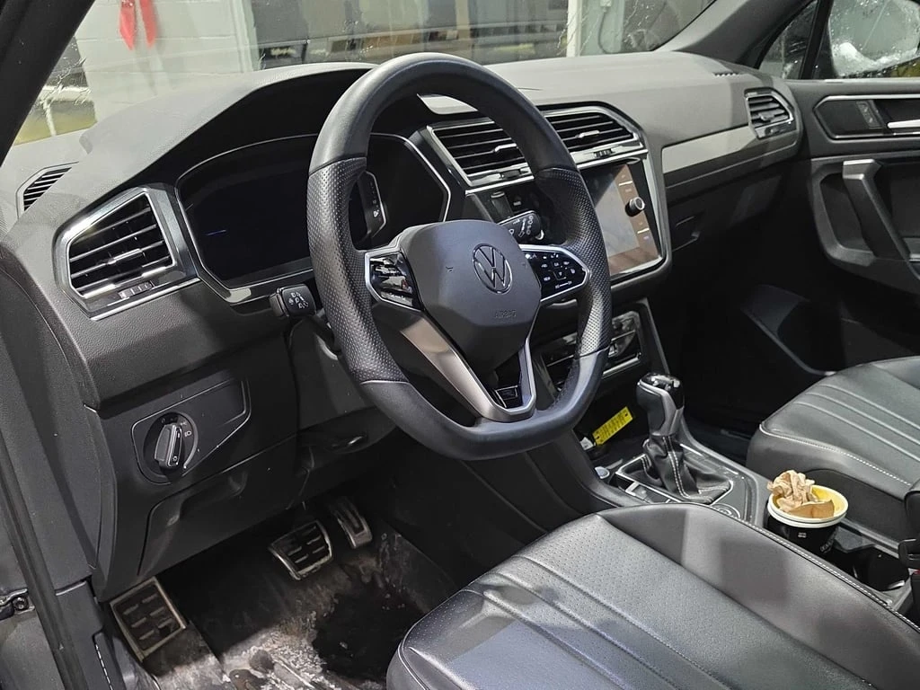 VW Tiguan * Comfortline R Line Black Edition * CARFAX * БЕЗ  - изображение 5