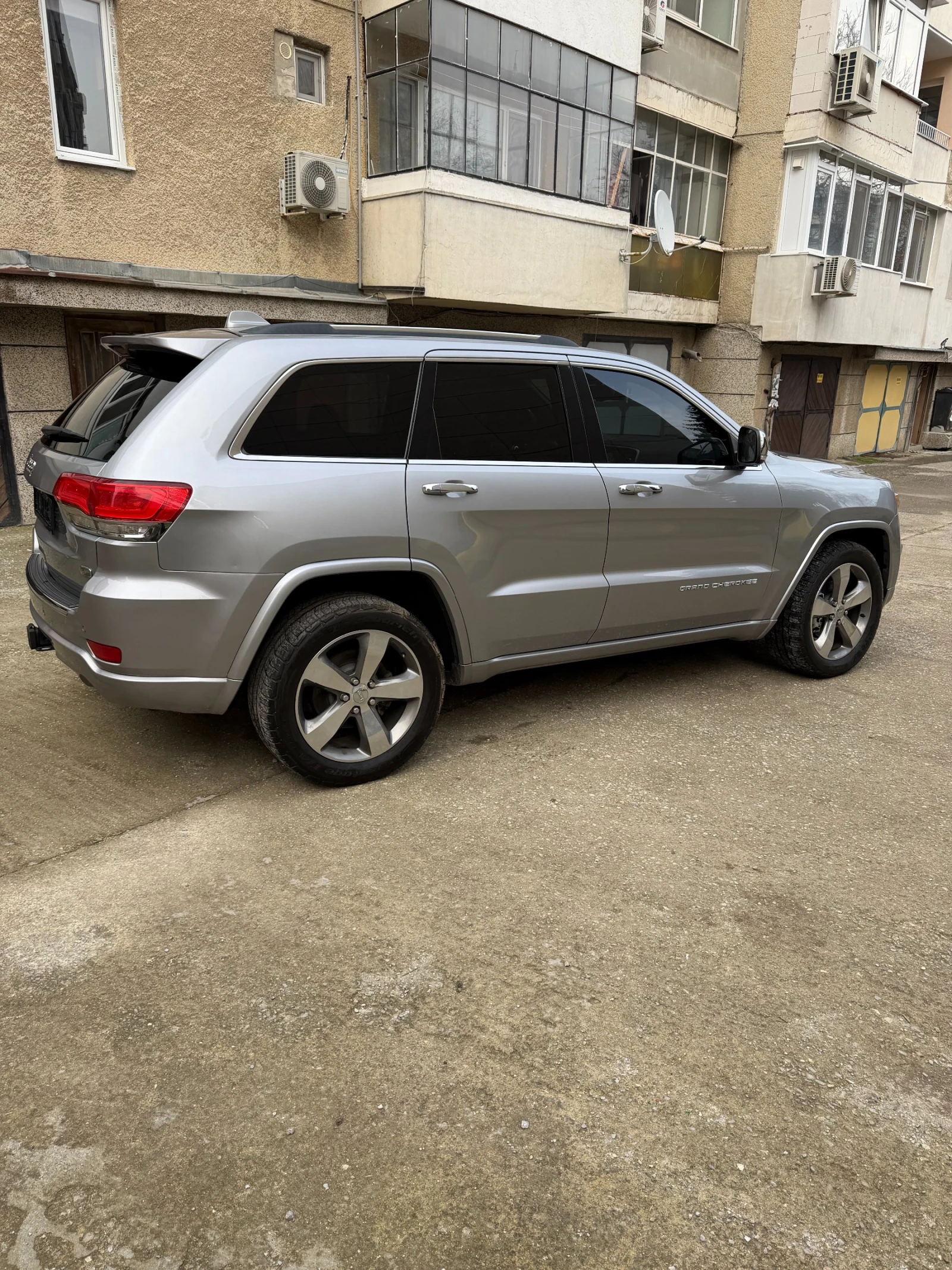 Jeep Grand cherokee Overland - изображение 6