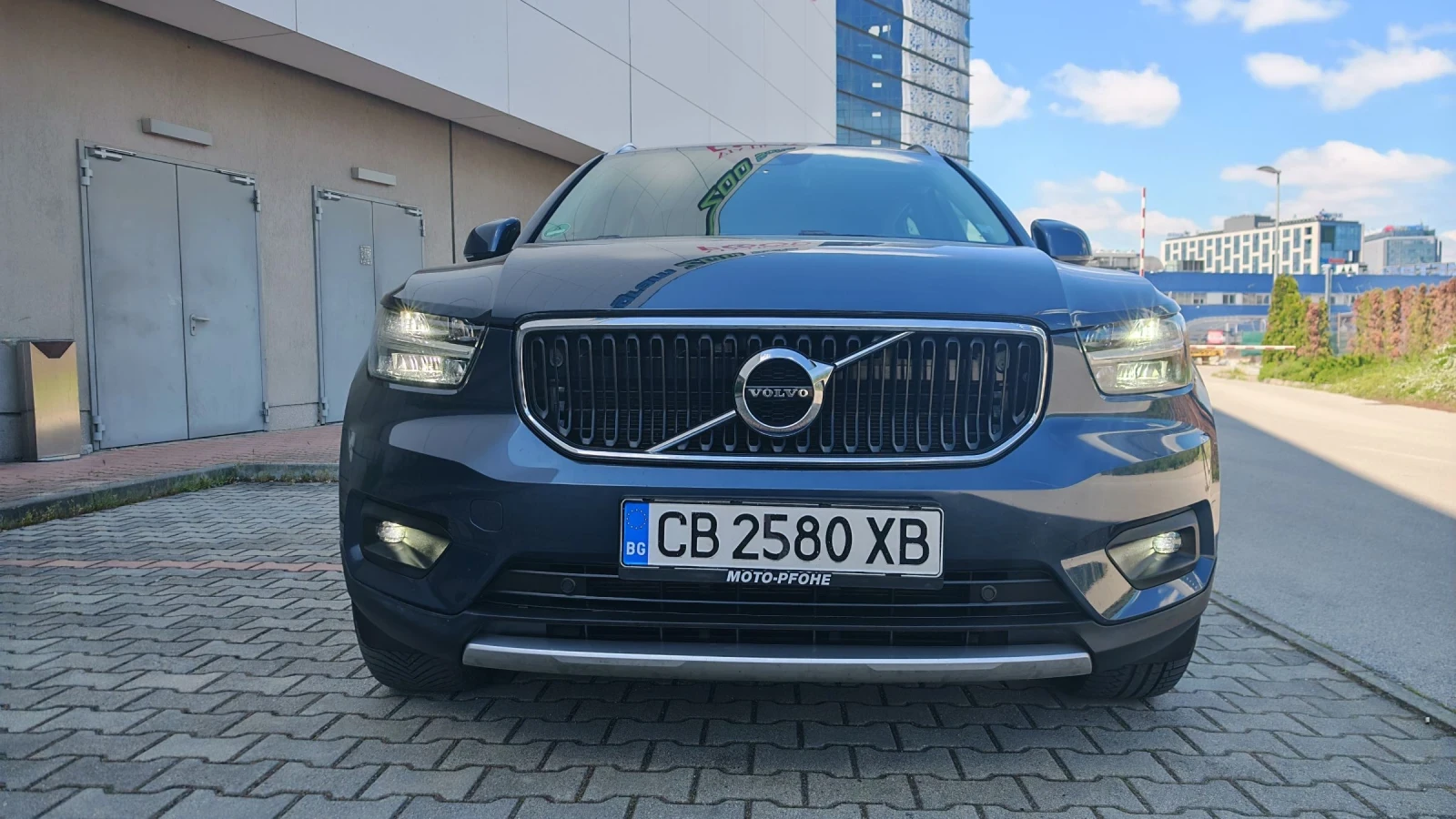 Volvo XC40 B4 4x4, снимка 2 - Автомобили и джипове - 54683750