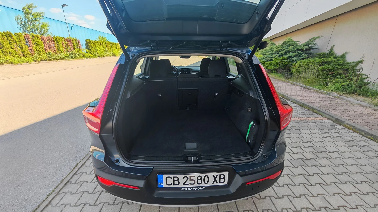 Volvo XC40 B4 4x4, снимка 9 - Автомобили и джипове - 54683750