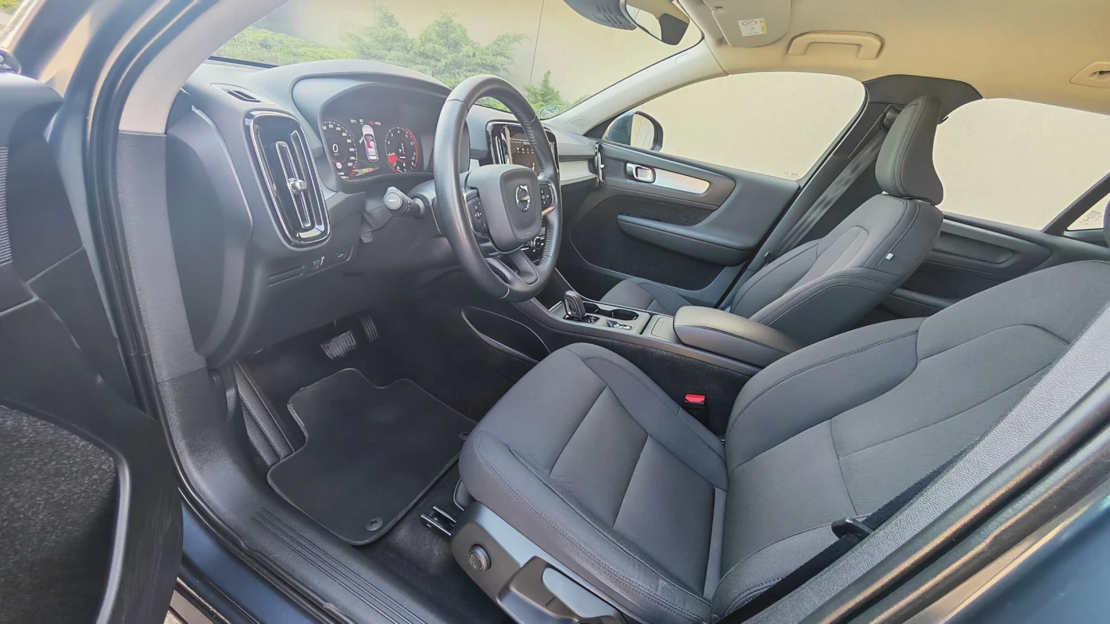 Volvo XC40 B4 4x4, снимка 10 - Автомобили и джипове - 54683750
