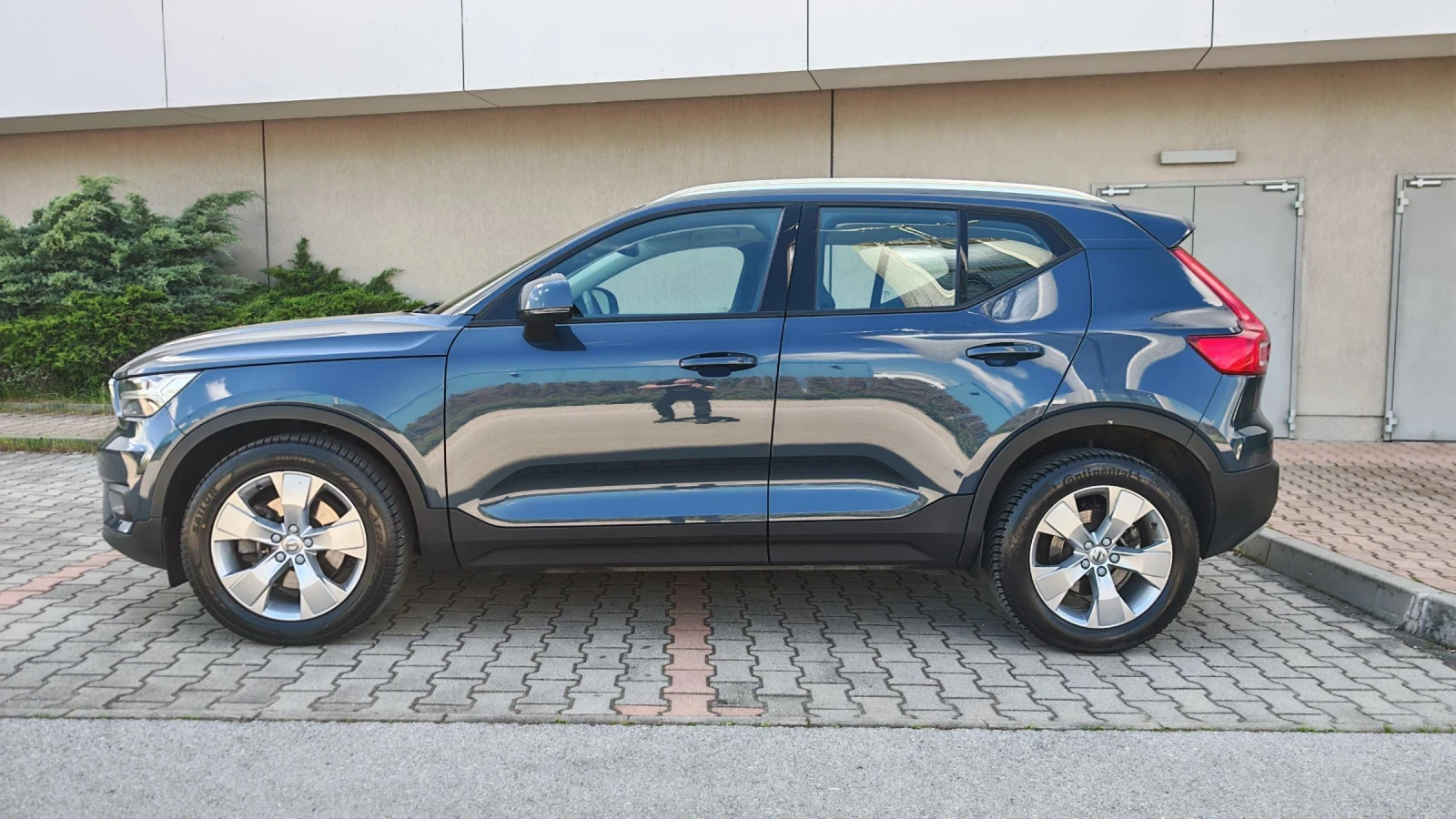 Volvo XC40 B4 4x4, снимка 4 - Автомобили и джипове - 54683750