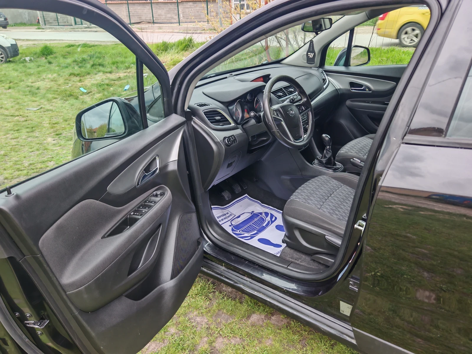 Opel Mokka 1.7CDTI, снимка 8 - Автомобили и джипове - 54702861