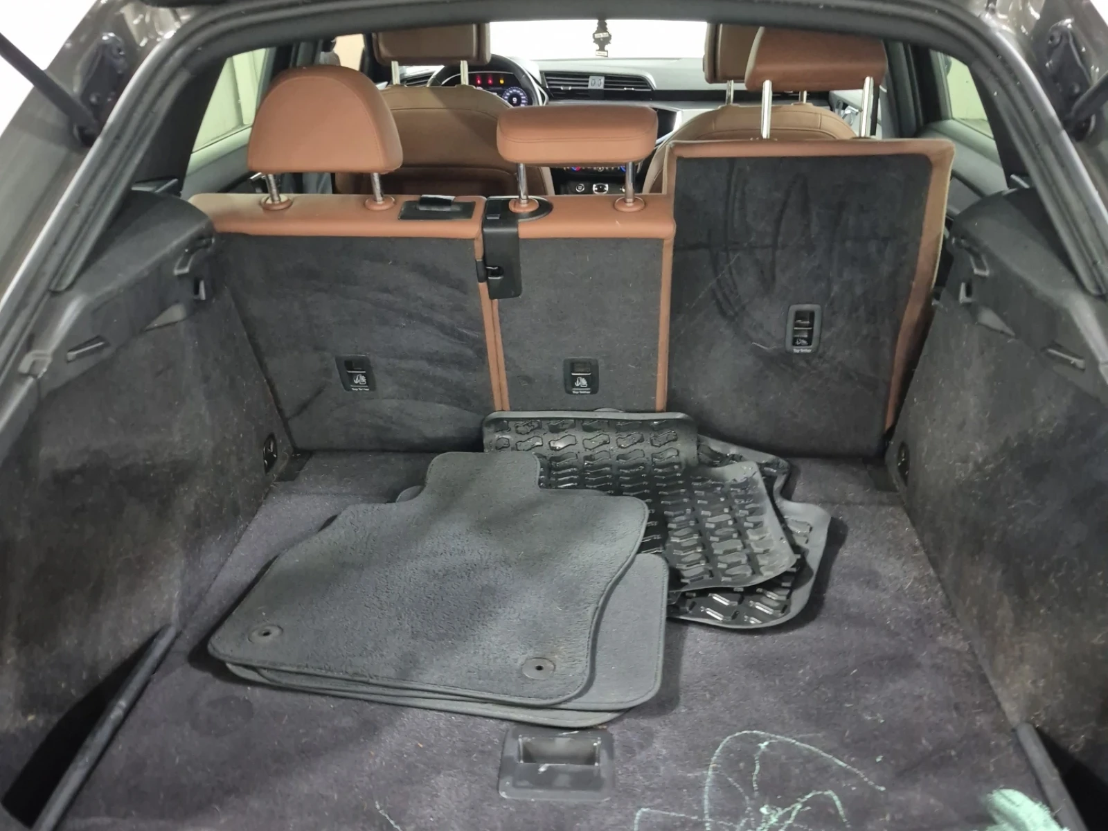 Audi Q3 KOMFORT | ПАНОРАМА | ЗАДНА КАМЕРА | KEYLESS | , снимка 13 - Автомобили и джипове - 55249269