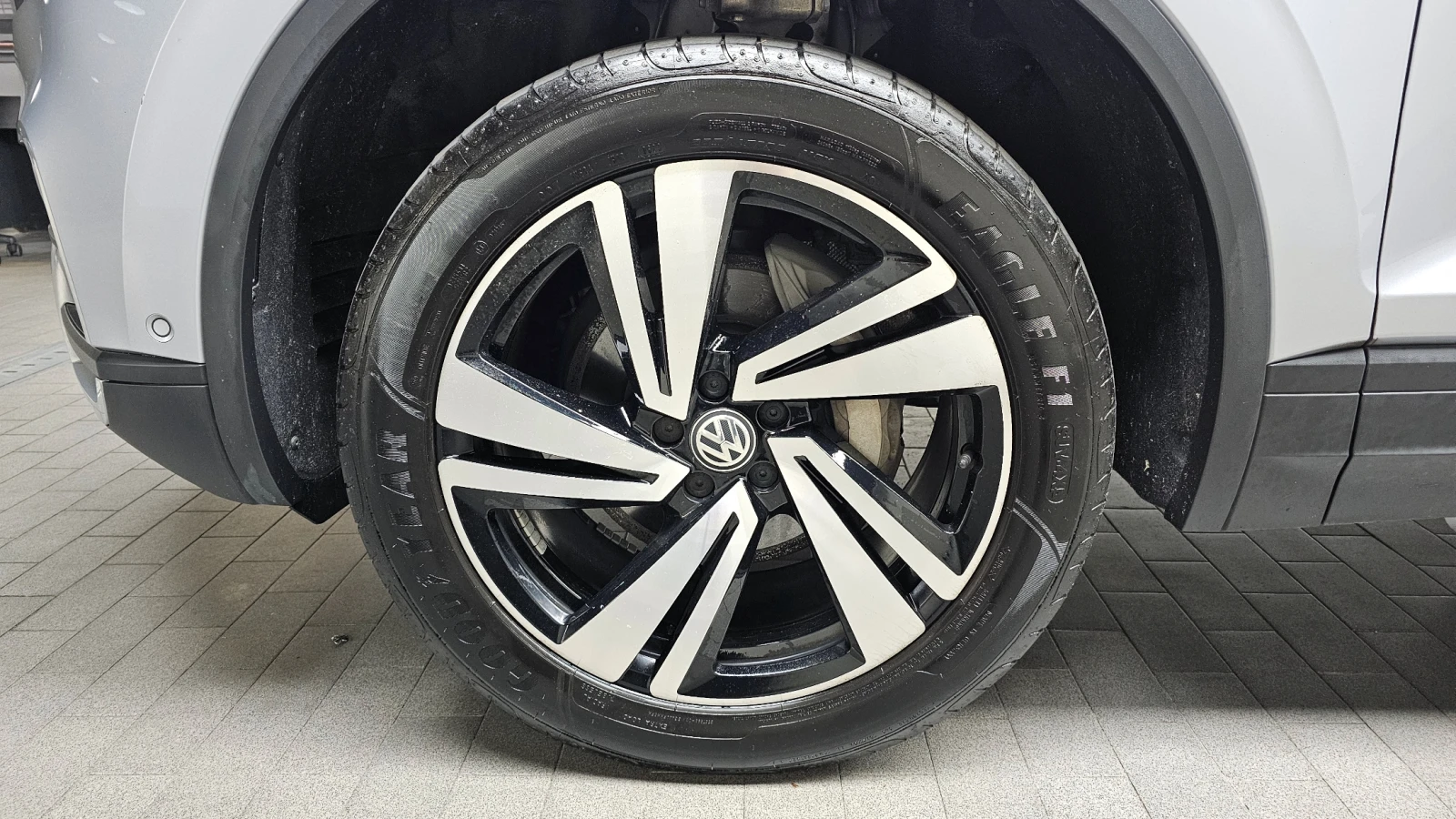 VW Touareg 3.0 TDI* BLIND SPOT* ЕЛ. БАГАЖНИК* ЛЮК* КРАЙНА ЦЕН, снимка 5 - Автомобили и джипове - 55983955