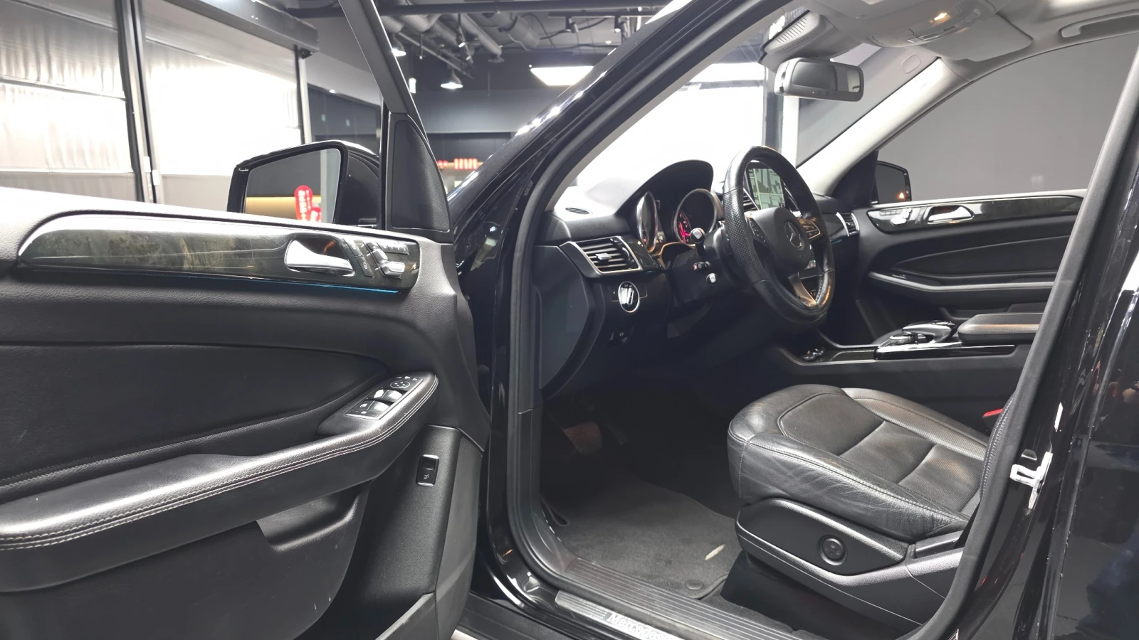 Mercedes-Benz GLE 350 d 4Matic * ОБДУХ * ПАНО * КАМЕРА, снимка 7 - Автомобили и джипове - 56116609