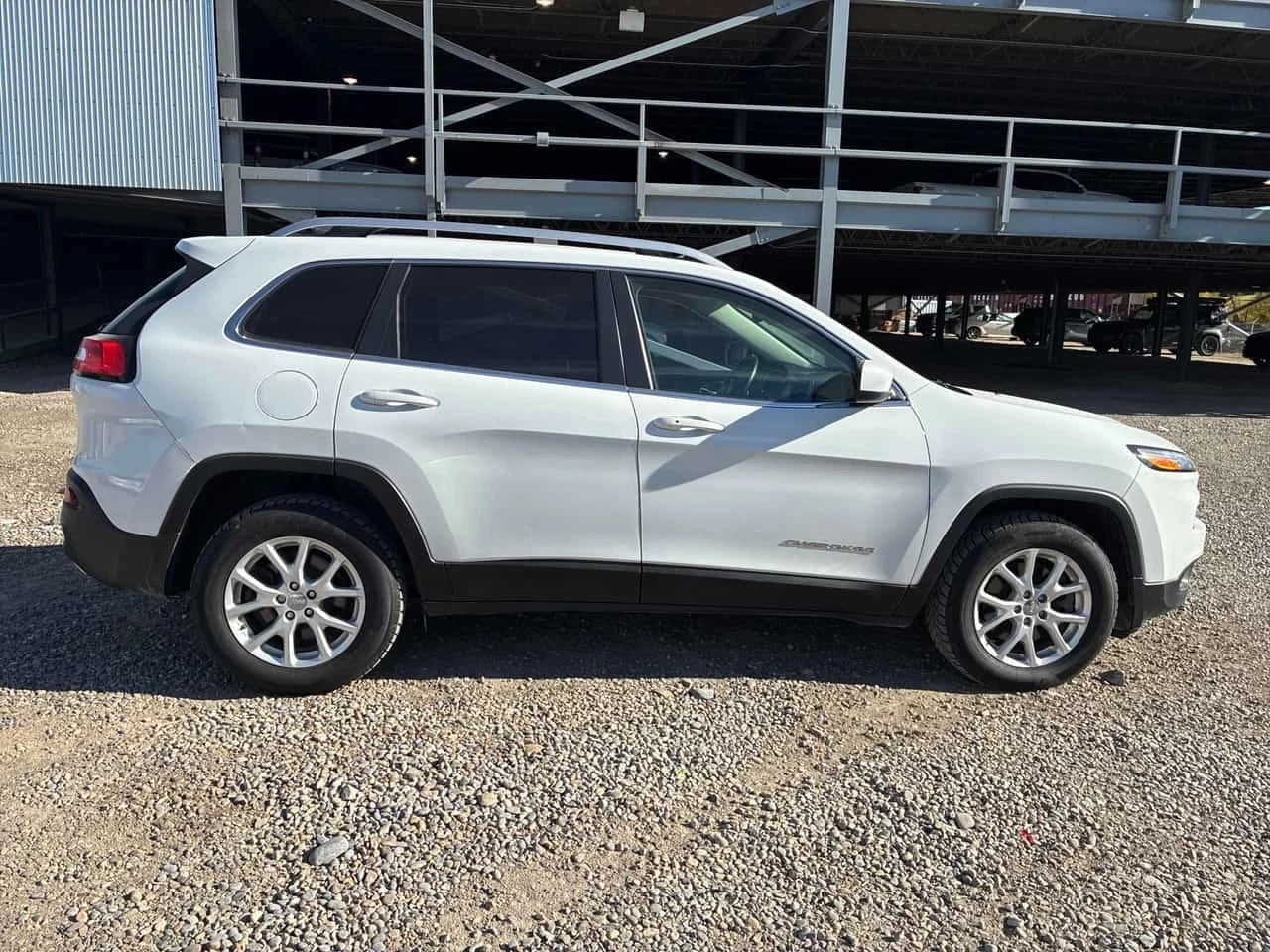 Jeep Cherokee * North * CARFAX * ФИНАНСИРАНЕ, снимка 3 - Автомобили и джипове - 56351028