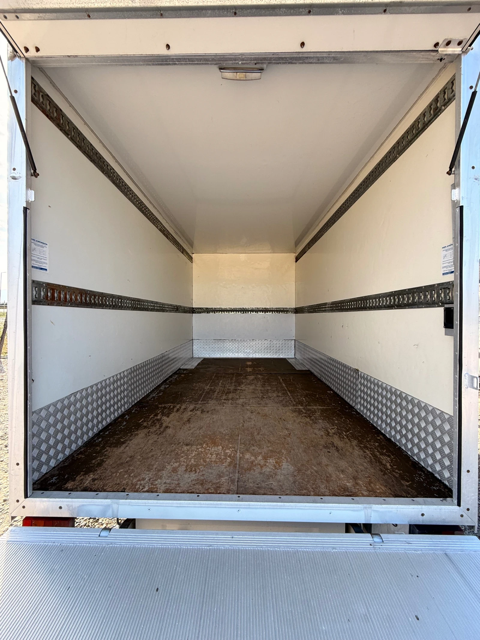 Mercedes-Benz Sprinter 413 Пд.Борда-3.5т-Бкатегория, снимка 9 - Бусове и автобуси - 55650093
