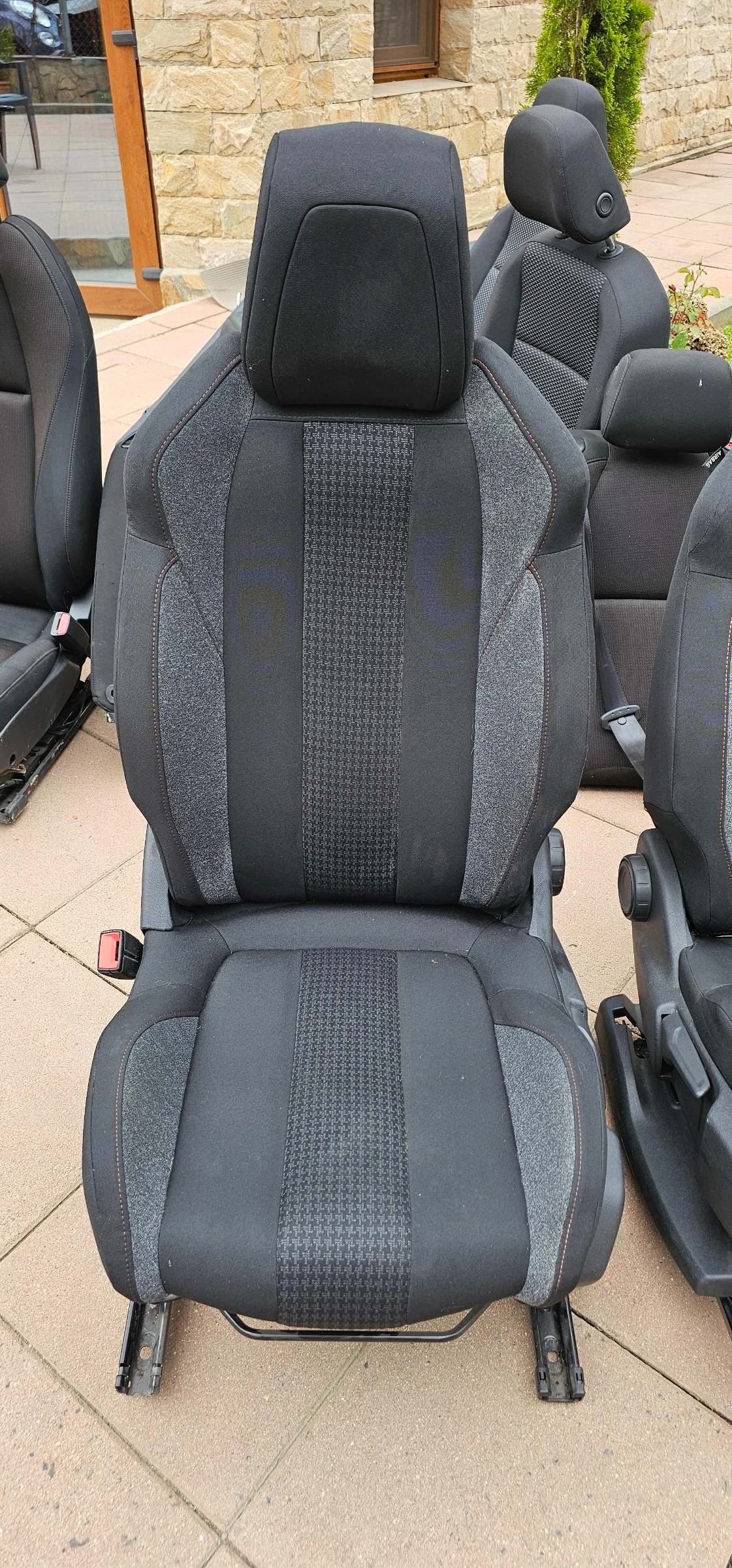 Седалки Предни за Пежо 3008 , снимка 8 - Части - 55224483