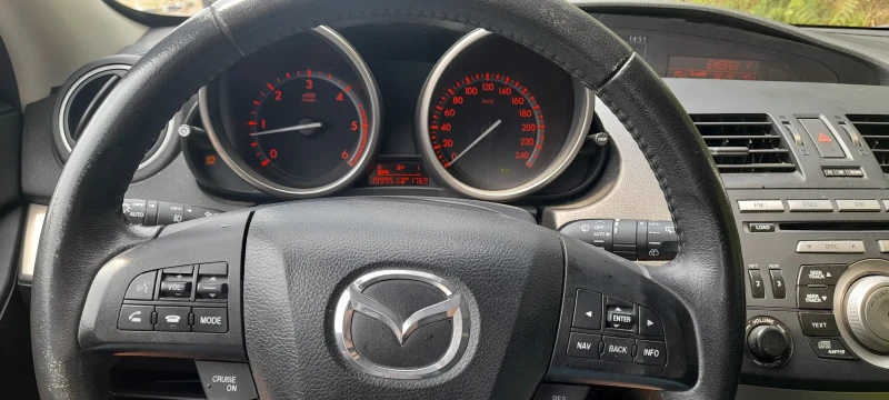 Mazda 3 2.2 дизел, снимка 12 - Автомобили и джипове - 47433369