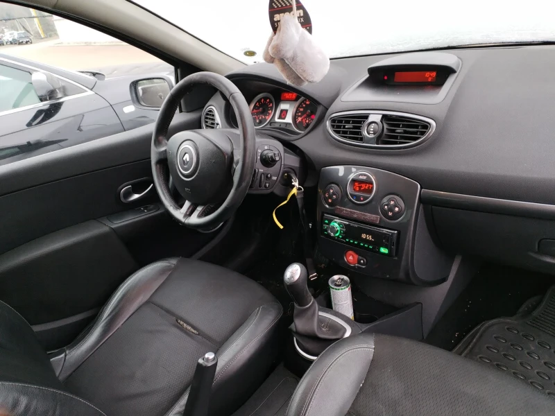 Renault Clio 1.2i 16V Бензин, снимка 14 - Автомобили и джипове - 48556623