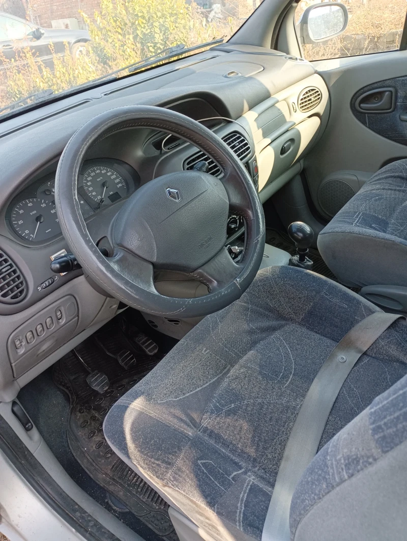 Renault Scenic, снимка 5 - Автомобили и джипове - 48688186