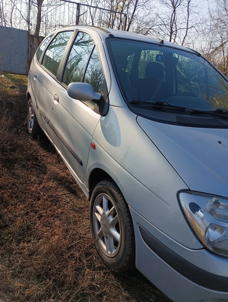 Renault Scenic, снимка 1 - Автомобили и джипове - 48688186