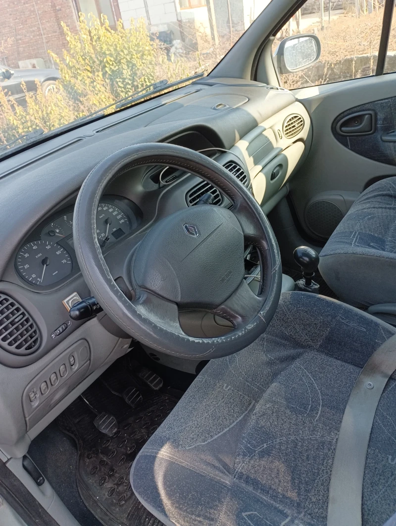 Renault Scenic, снимка 3 - Автомобили и джипове - 48688186