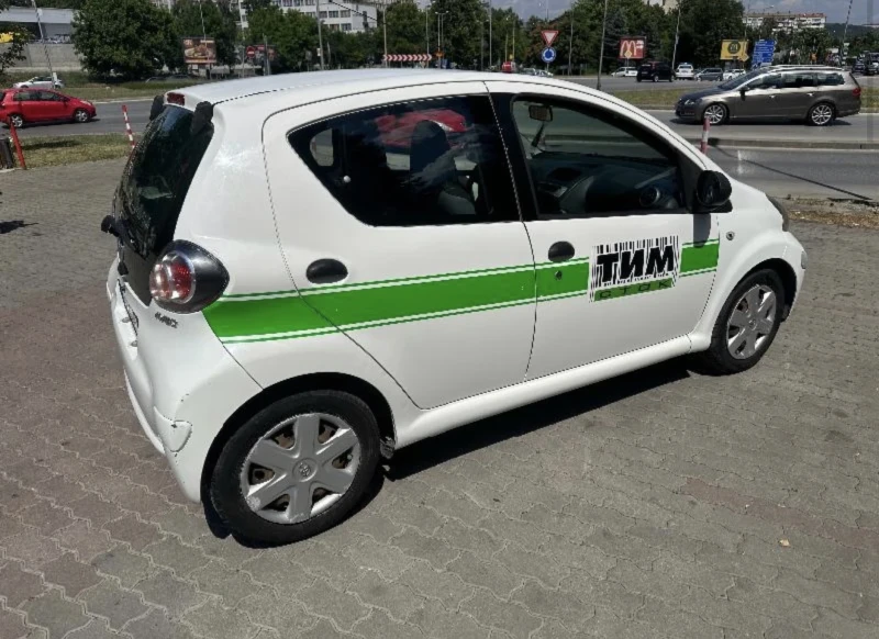 Toyota Aygo 1.0i, снимка 6 - Автомобили и джипове - 52620780