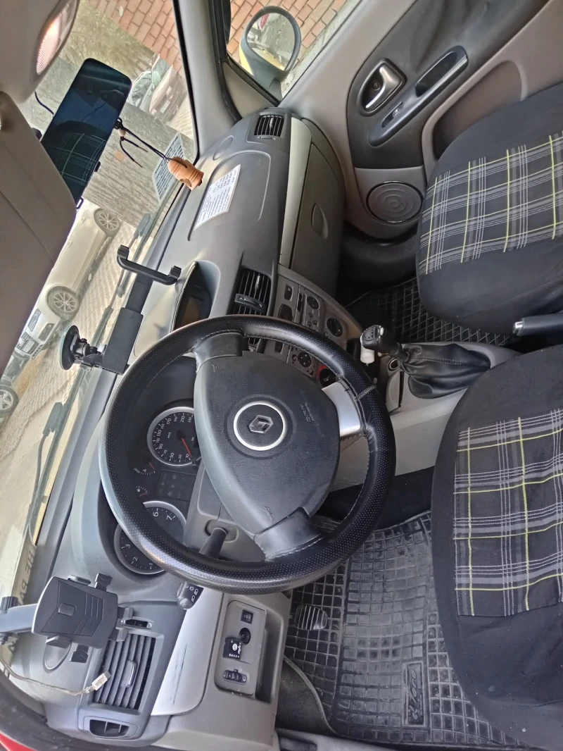 Renault Symbol, снимка 4 - Автомобили и джипове - 52774262